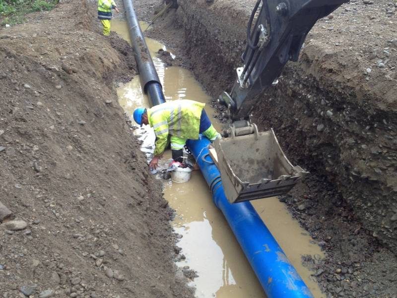 Chantier de remplacement d'une canalisation d'assainissement enterrée